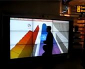 Интерактивная стена в аэропорту Манчестера 